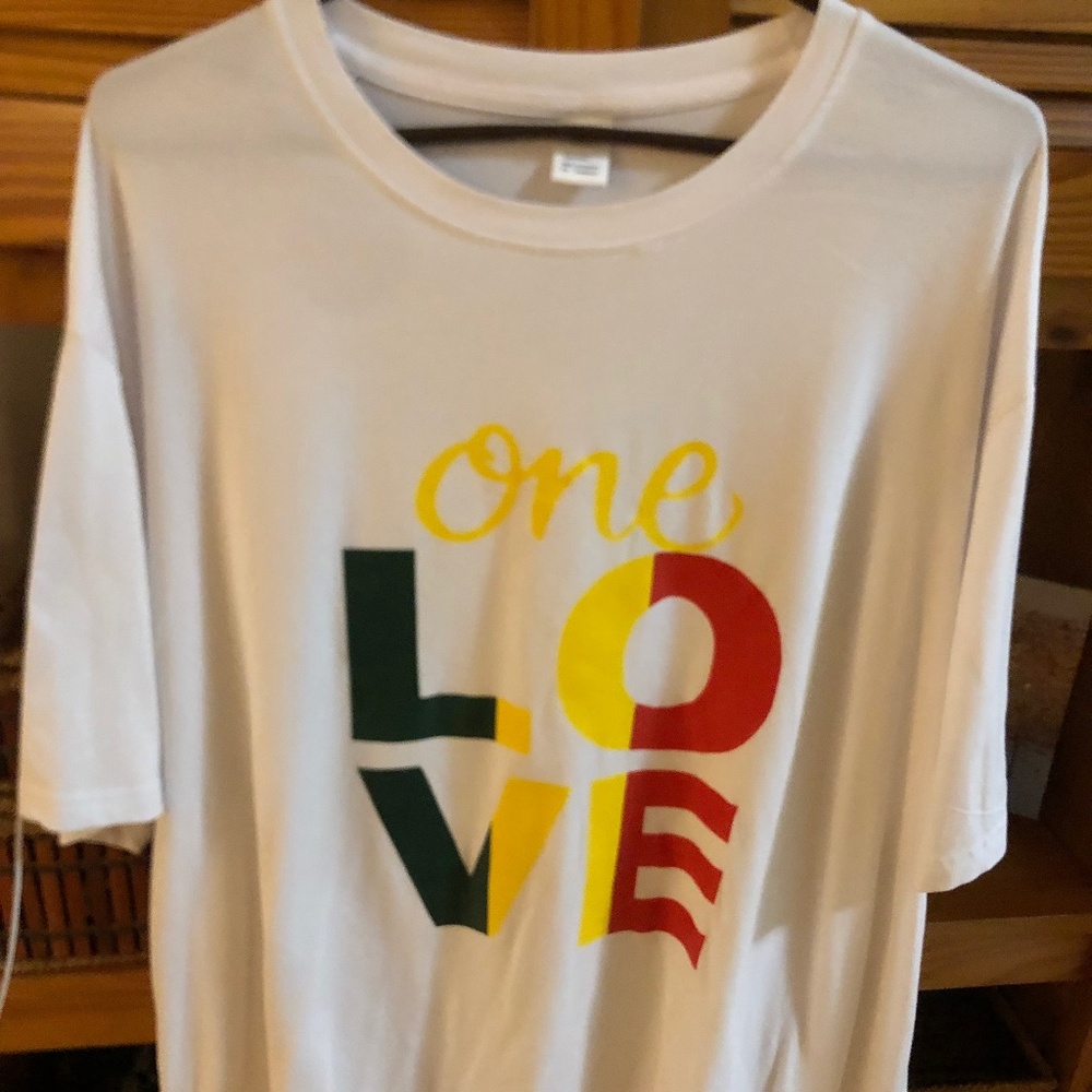 (2 for 15$ item) One love Tshirt Bob Marley